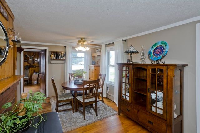 35 Pinehurst St, Westfield, MA 01085