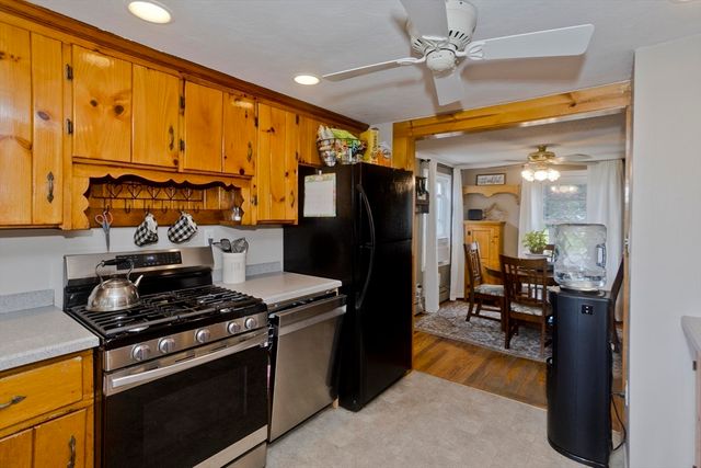 35 Pinehurst St, Westfield, MA 01085