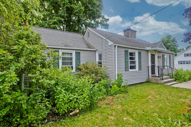 35 Pinehurst St, Westfield, MA 01085