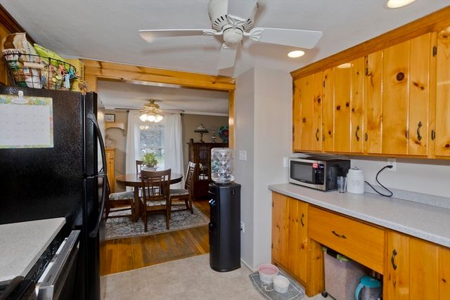 35 Pinehurst St, Westfield, MA 01085