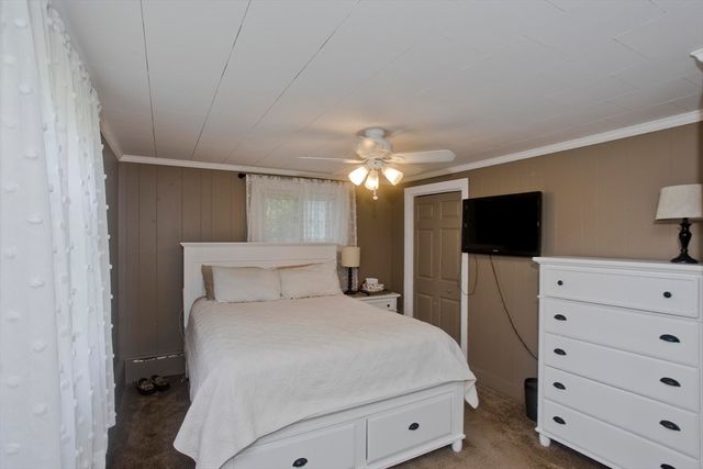 35 Pinehurst St, Westfield, MA 01085