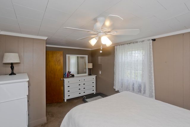 35 Pinehurst St, Westfield, MA 01085