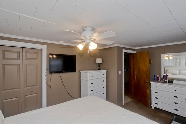 35 Pinehurst St, Westfield, MA 01085