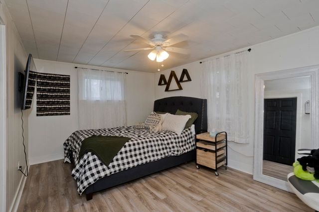 35 Pinehurst St, Westfield, MA 01085