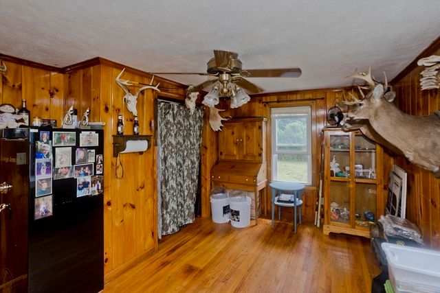 35 Pinehurst St, Westfield, MA 01085