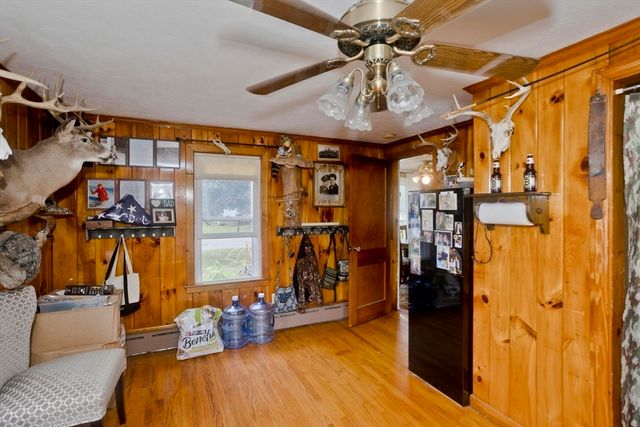 35 Pinehurst St, Westfield, MA 01085