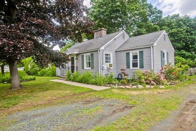 35 Pinehurst St, Westfield, MA 01085