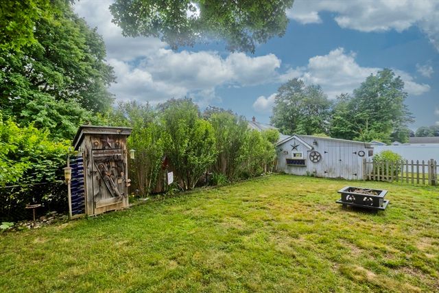 35 Pinehurst St, Westfield, MA 01085