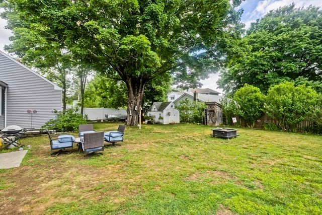 35 Pinehurst St, Westfield, MA 01085