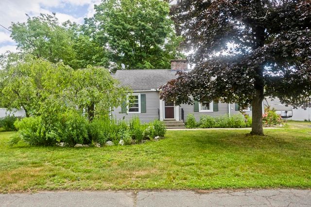 35 Pinehurst St, Westfield, MA 01085