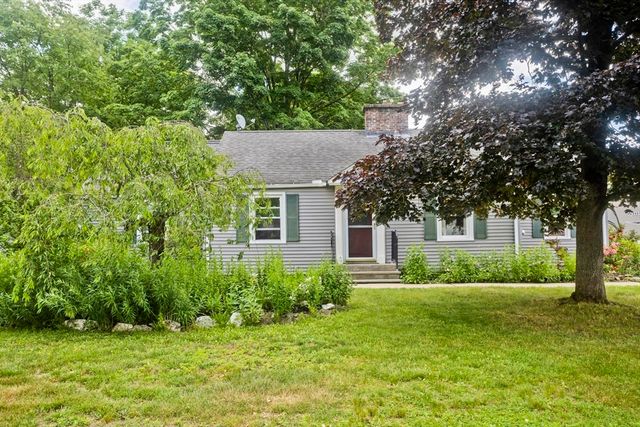 35 Pinehurst St, Westfield, MA 01085