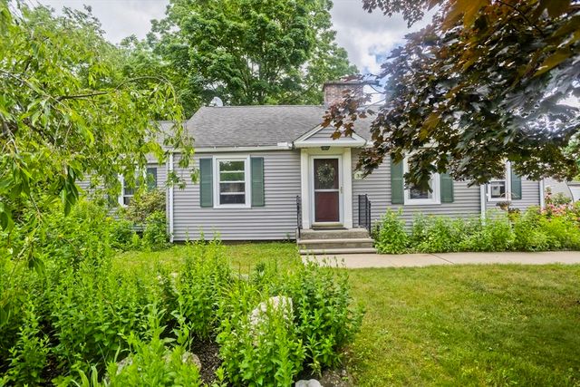 35 Pinehurst St, Westfield, MA 01085