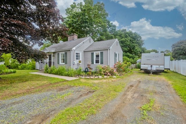 35 Pinehurst St, Westfield, MA 01085