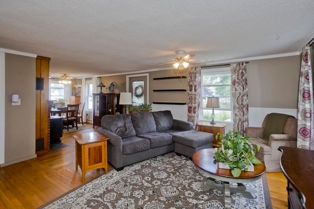 35 Pinehurst St, Westfield, MA 01085