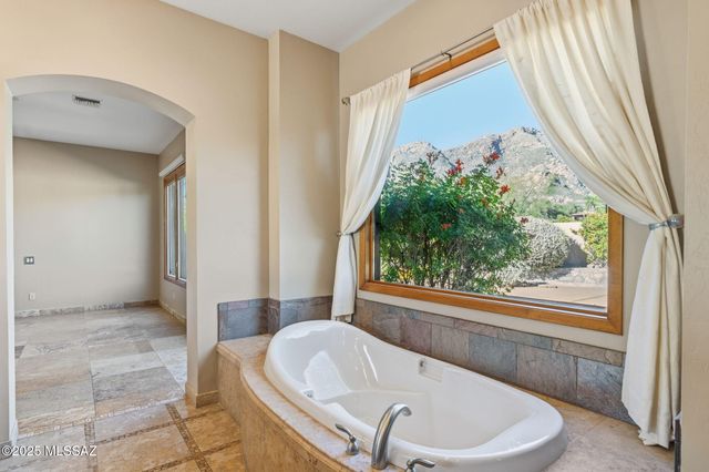 5305 E Gleneagles Drive, Tucson, AZ 85718