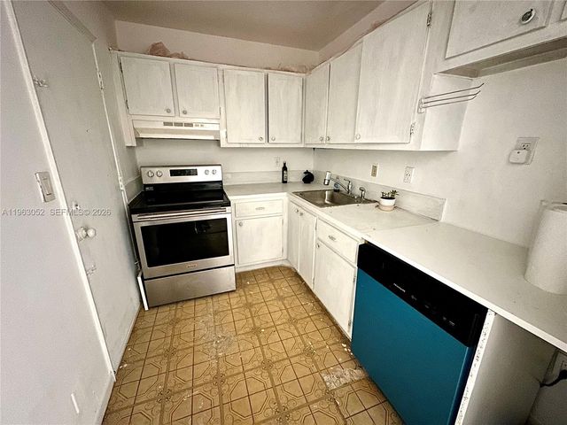 4043 NW 16th St 204, Lauderhill, FL 33313