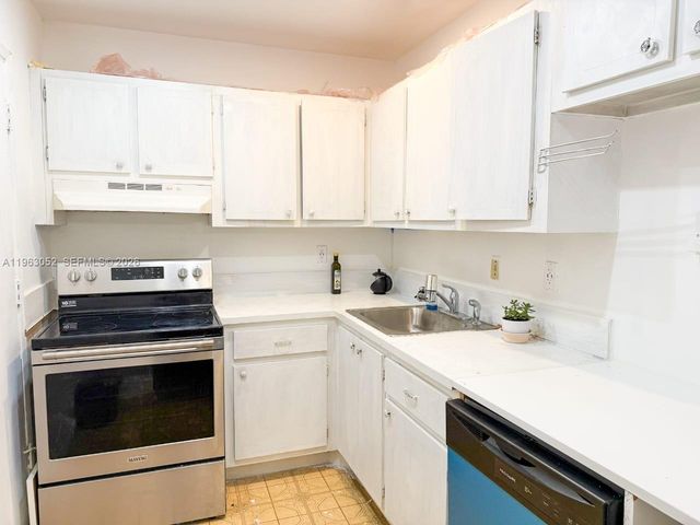 4043 NW 16th St 204, Lauderhill, FL 33313