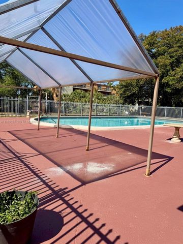 4043 NW 16th St 204, Lauderhill, FL 33313