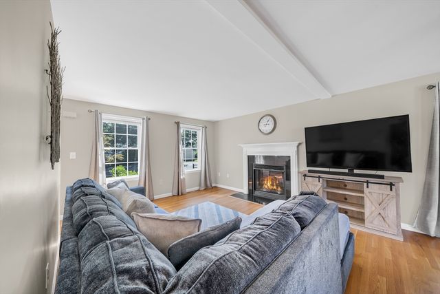104 Kimball Rd, Amesbury, MA 01913