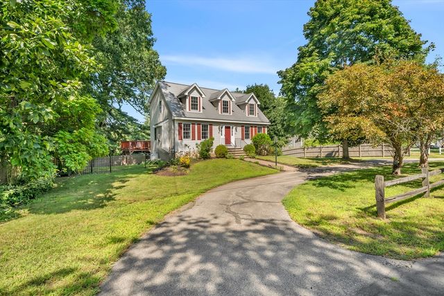 104 Kimball Rd, Amesbury, MA 01913