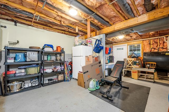 104 Kimball Rd, Amesbury, MA 01913