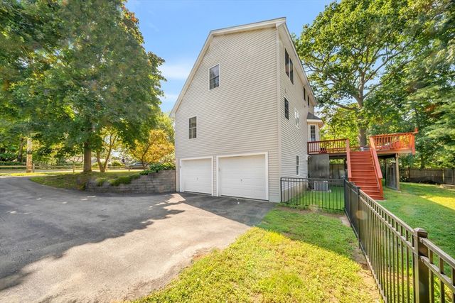 104 Kimball Rd, Amesbury, MA 01913