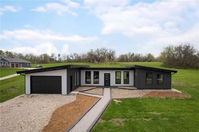 25915 E 267 Street, Harrisonville, MO 64701