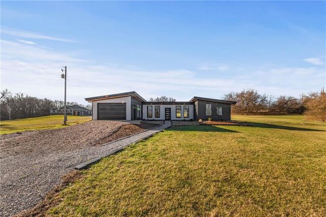 25915 E 267 Street, Harrisonville, MO 64701