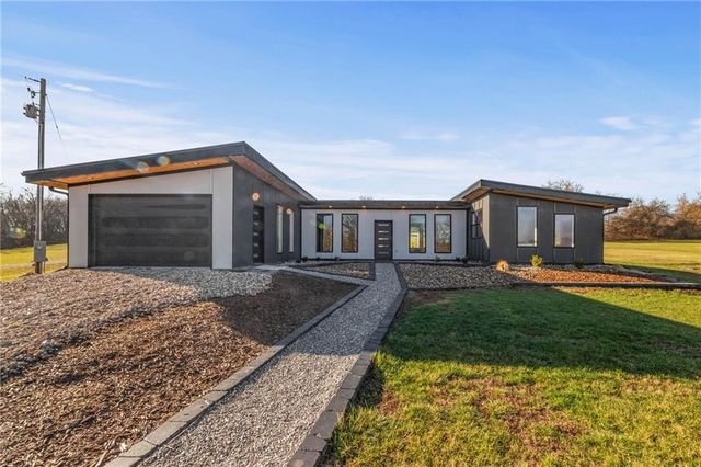 25915 E 267 Street, Harrisonville, MO 64701