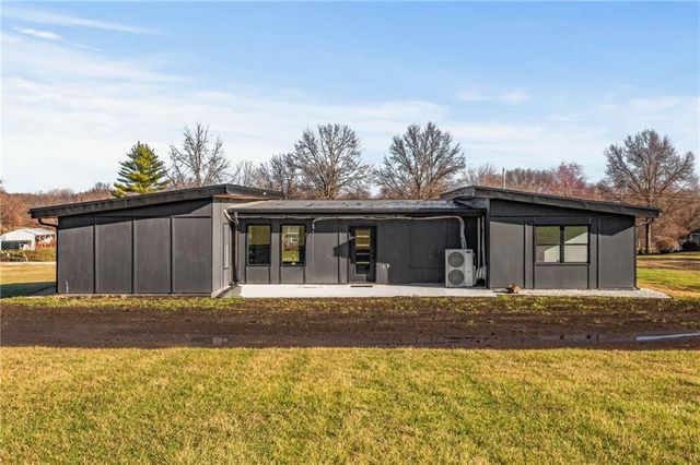 25915 E 267 Street, Harrisonville, MO 64701