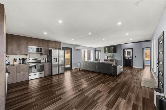 25915 E 267 Street, Harrisonville, MO 64701