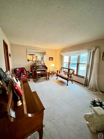 1227 Road J, Emporia, KS 66801