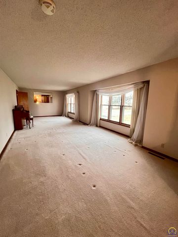 1227 Road J, Emporia, KS 66801