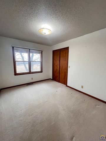1227 Road J, Emporia, KS 66801