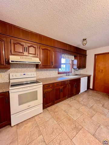 1227 Road J, Emporia, KS 66801