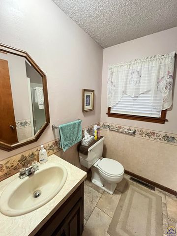 1227 Road J, Emporia, KS 66801