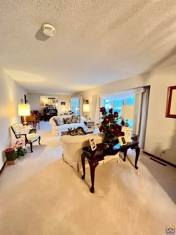 1227 Road J, Emporia, KS 66801