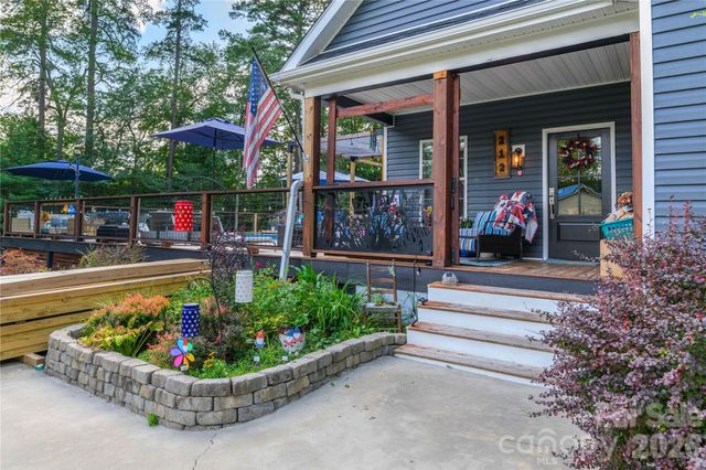 212 W Sunset Ridge Drive, Etowah, NC 28729