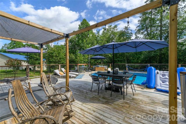 212 W Sunset Ridge Drive, Etowah, NC 28729