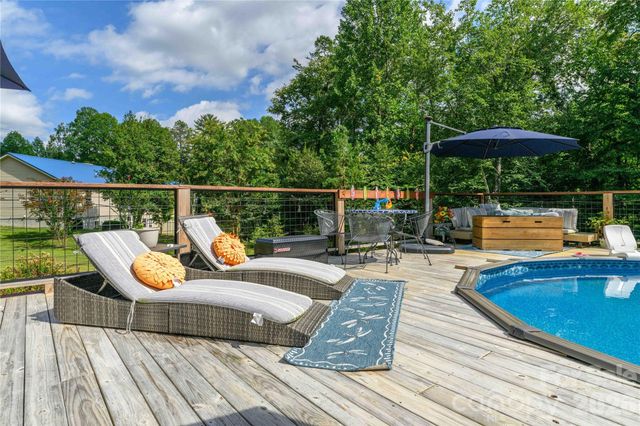 212 W Sunset Ridge Drive, Etowah, NC 28729