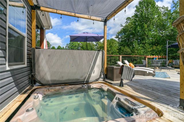 212 W Sunset Ridge Drive, Etowah, NC 28729