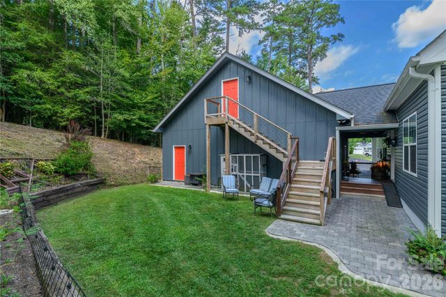 212 W Sunset Ridge Drive, Etowah, NC 28729