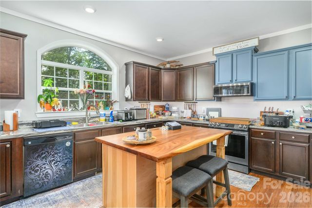 212 W Sunset Ridge Drive, Etowah, NC 28729
