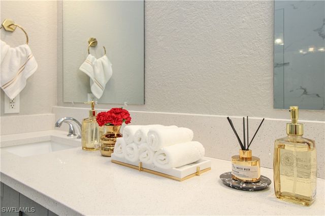 3540 Avion Woods CT 402, Naples, FL 34104