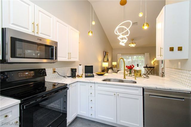 3540 Avion Woods CT 402, Naples, FL 34104