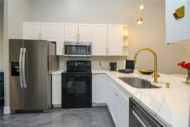 3540 Avion Woods CT 402, Naples, FL 34104