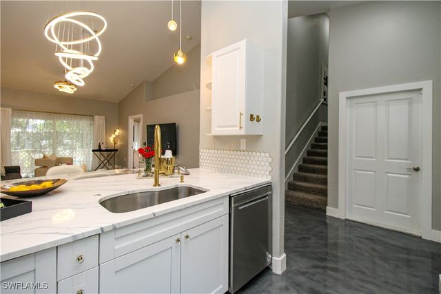 3540 Avion Woods CT 402, Naples, FL 34104