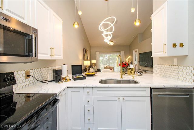 3540 Avion Woods CT 402, Naples, FL 34104