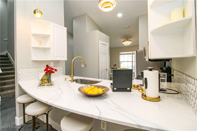 3540 Avion Woods CT 402, Naples, FL 34104