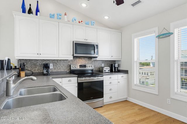 516 Ocean Drive, N Topsail Beach, NC 28460